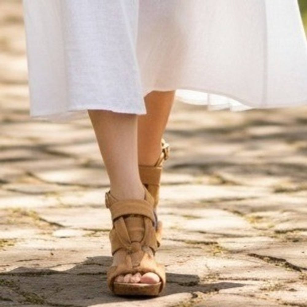 BCBG Paris Knotted Wedge Leather Sandals Cork/Wood Platform Sz 9.5 Beige #332L